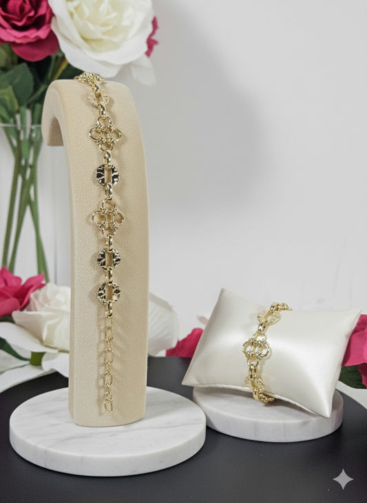 Golden Clover Link Bracelet – 18K Gold-Plated Elegant Chain Bracelet for Women