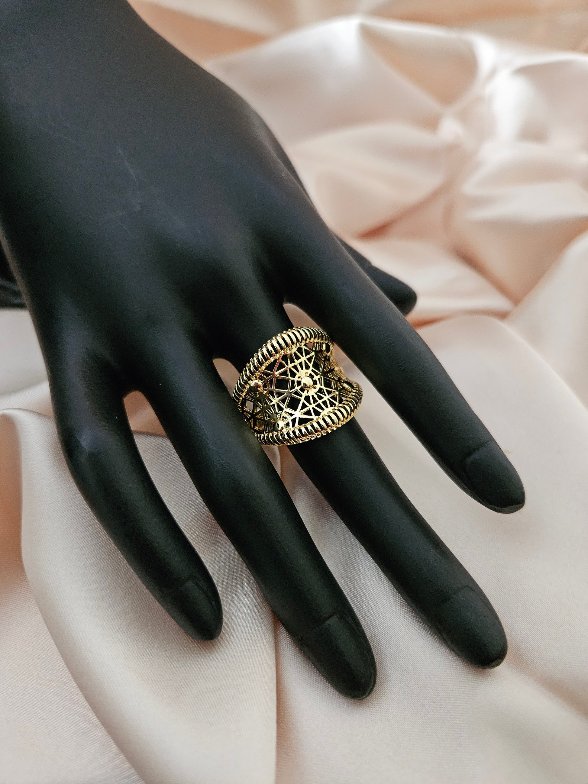 Everlasting Swirl Ring image 0