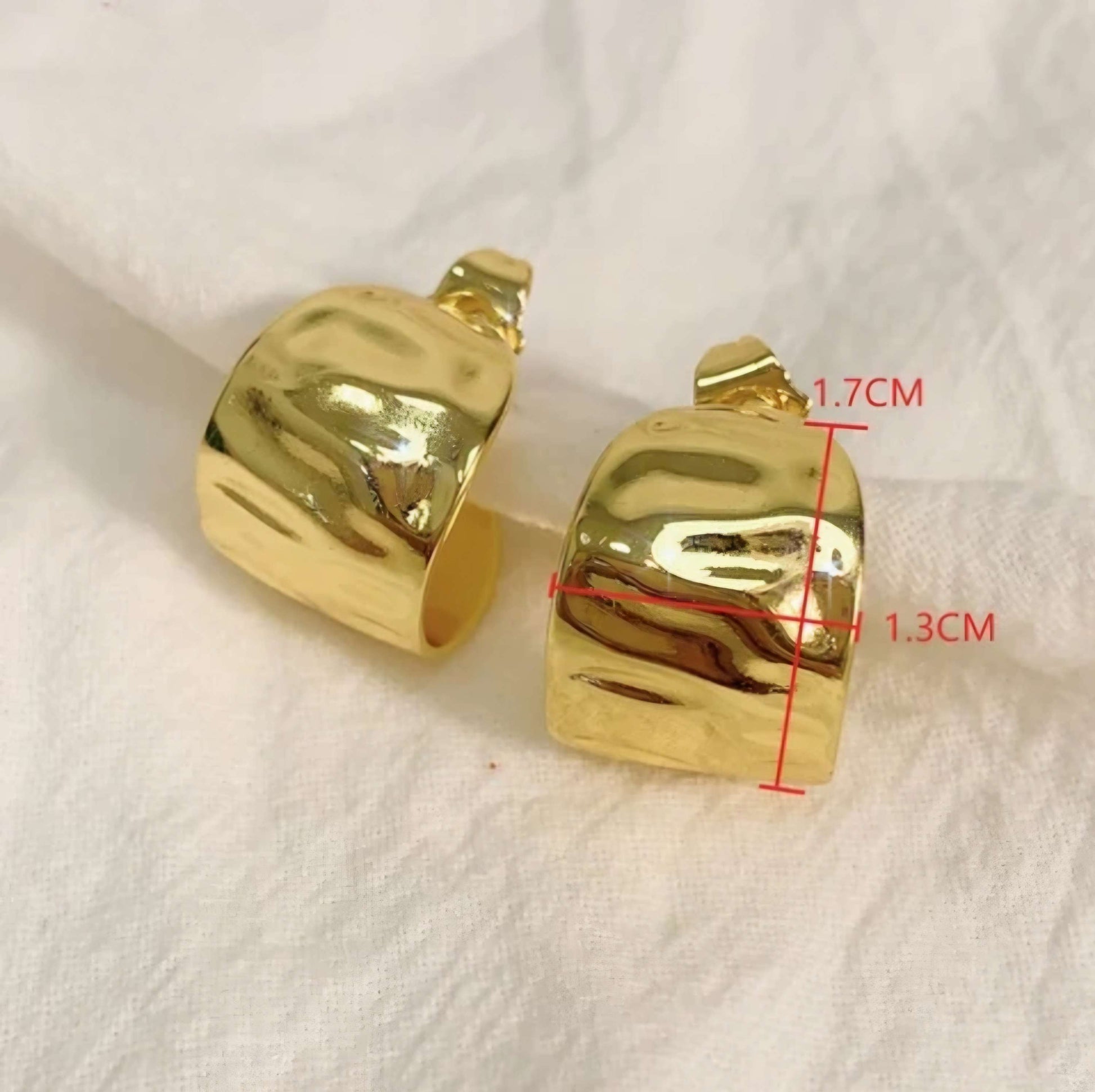 Golden Drape Minimalist Earrings image 4