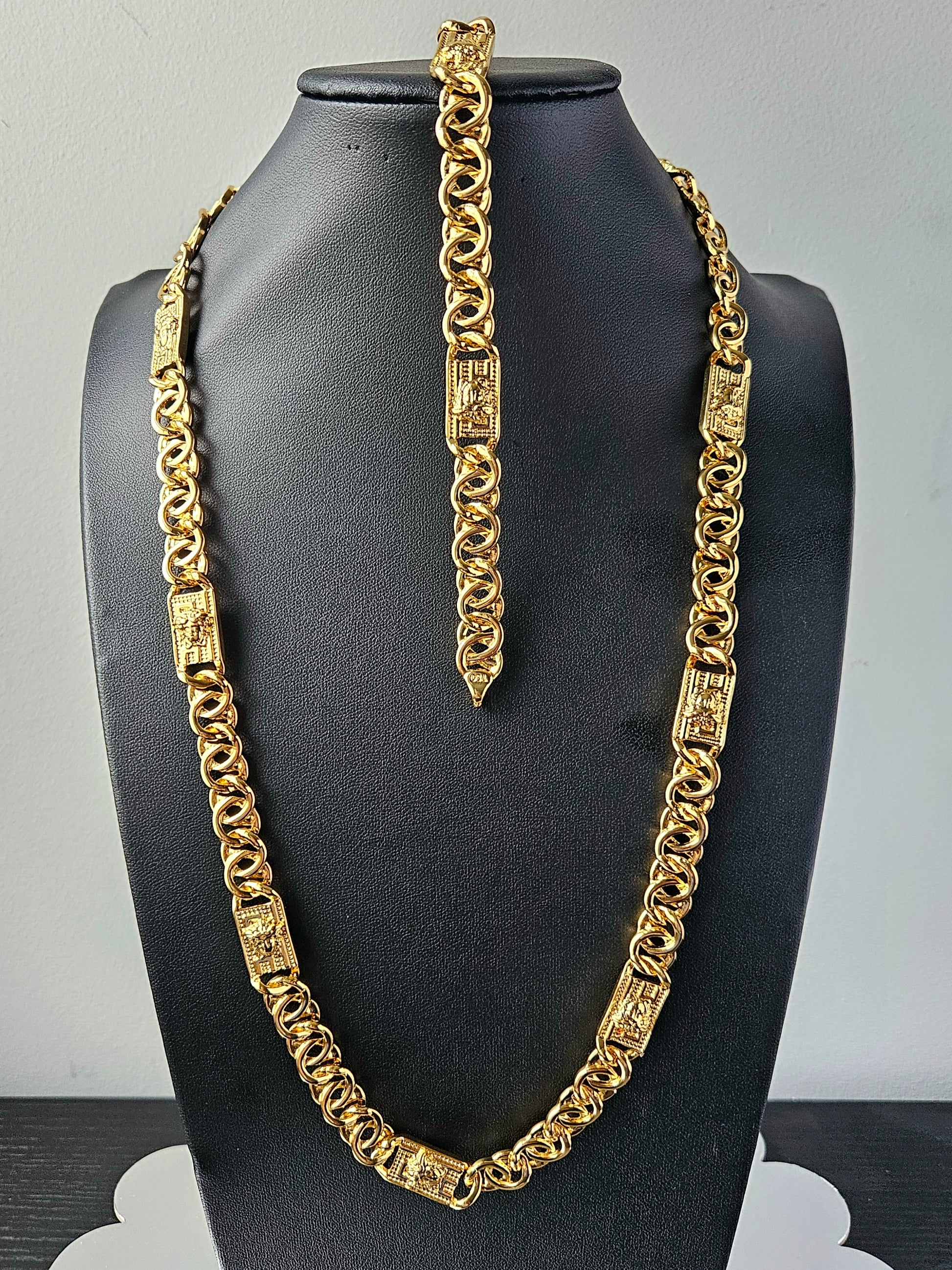 Regal Reign Necklace and Bracelet Set image 6