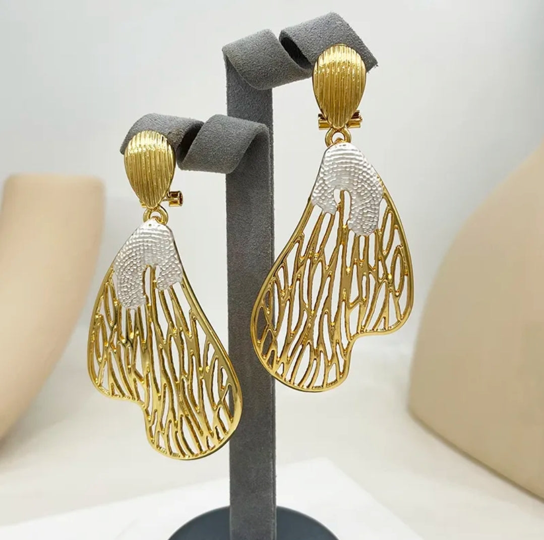 Rings, necklace, bracelet and earrings, rings, necklace, bracelet and earrings.