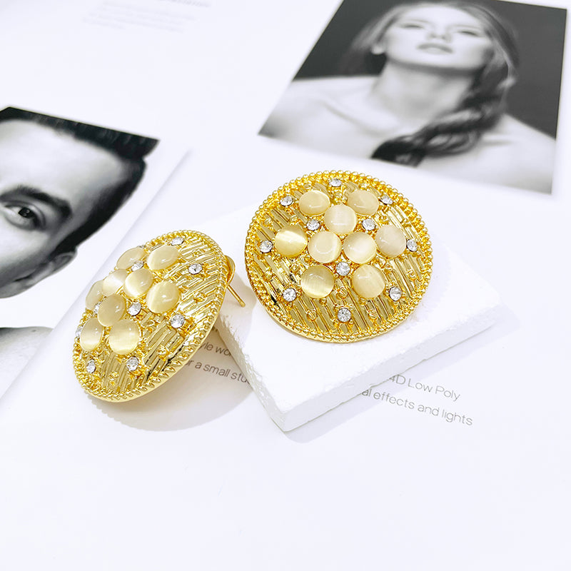 Rings, necklace, bracelet and earrings, rings, necklace, bracelet and earrings.