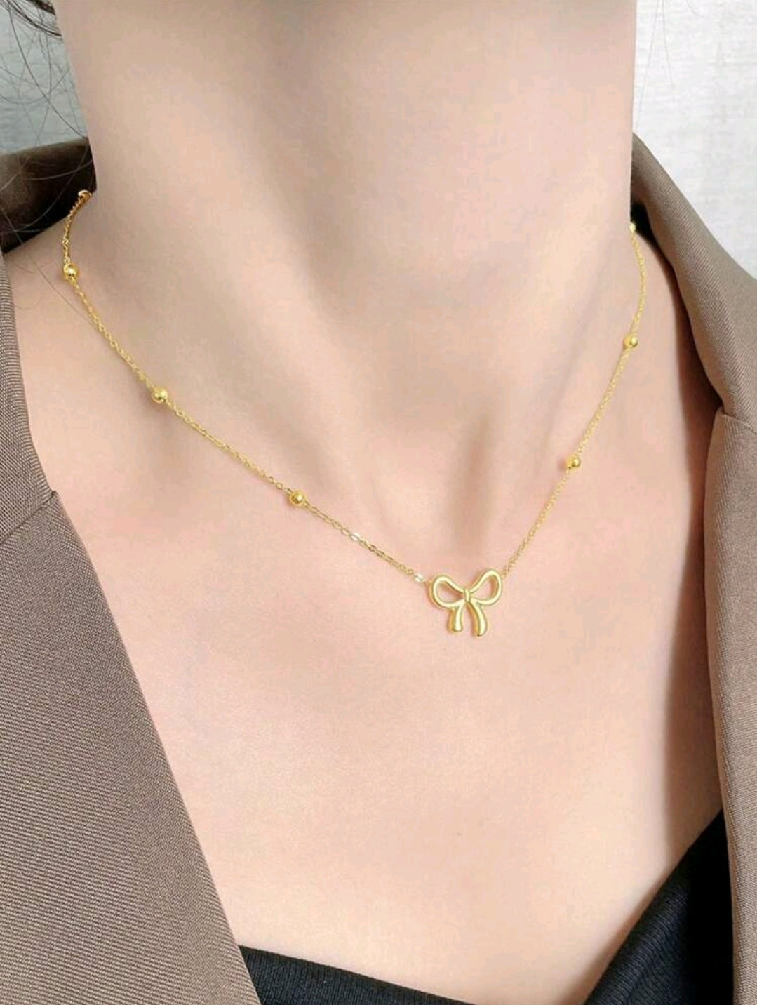Rings, necklace, bracelet and earrings, rings, necklace, bracelet and earrings.