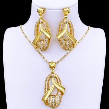 Rings, necklace, bracelet and earrings, rings, necklace, bracelet and earrings.
