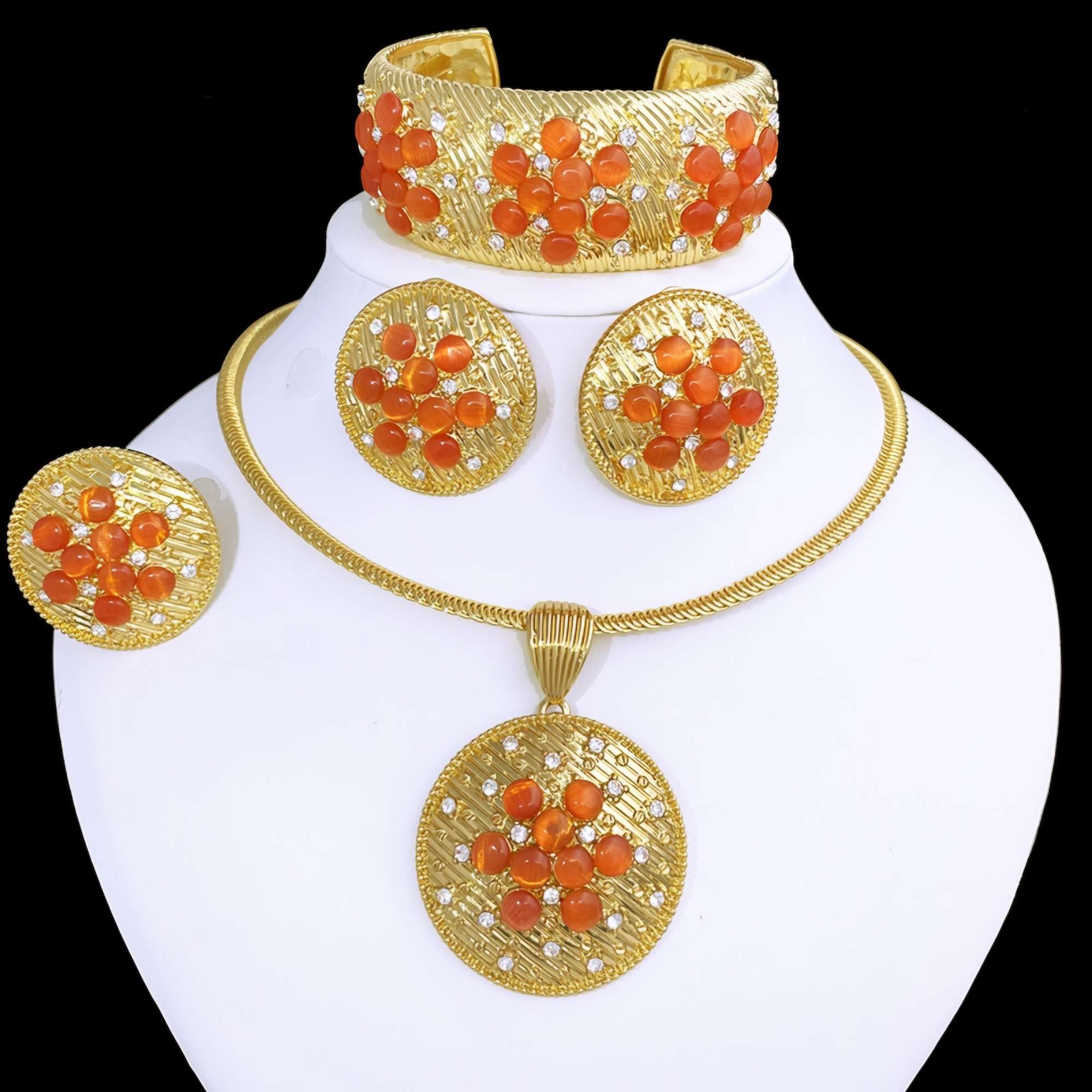 Rings, necklace, bracelet and earrings, rings, necklace, bracelet and earrings.