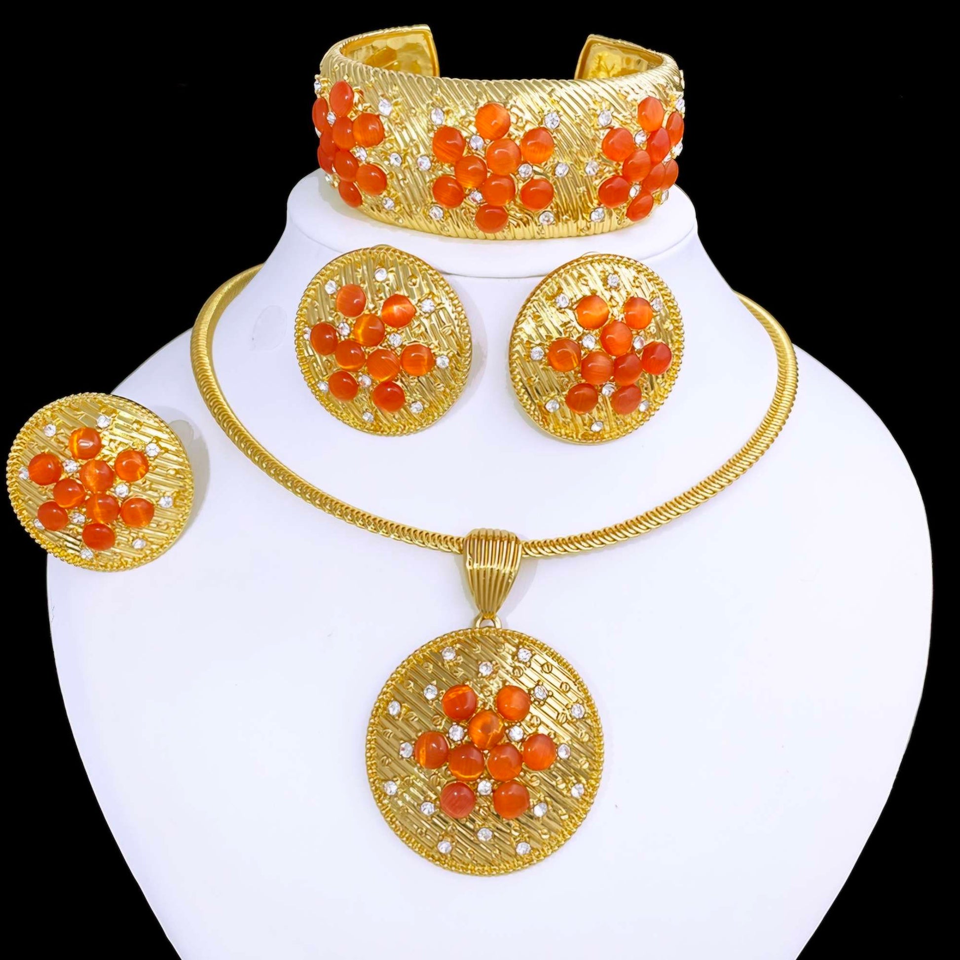 Rings, necklace, bracelet and earrings, rings, necklace, bracelet and earrings.