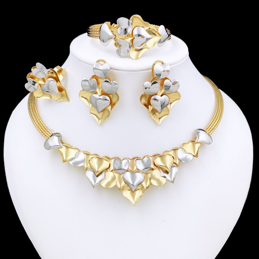 Rings, necklace, bracelet and earrings, rings, necklace, bracelet and earrings.