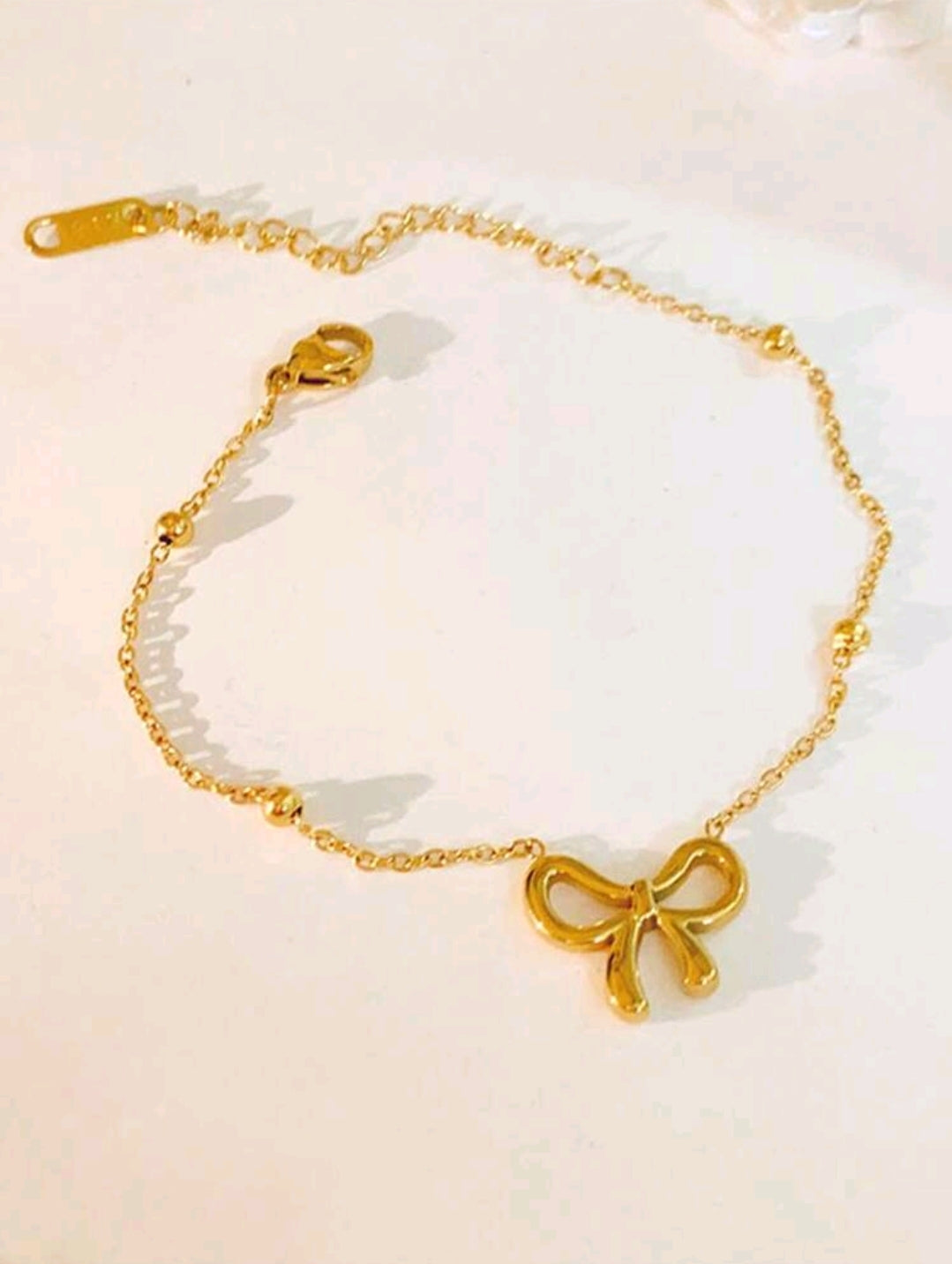 Rings, necklace, bracelet and earrings, rings, necklace, bracelet and earrings.