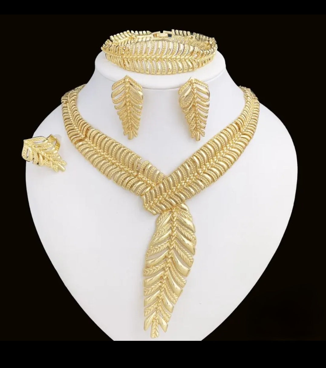 Rings, necklace, bracelet and earrings, rings, necklace, bracelet and earrings.