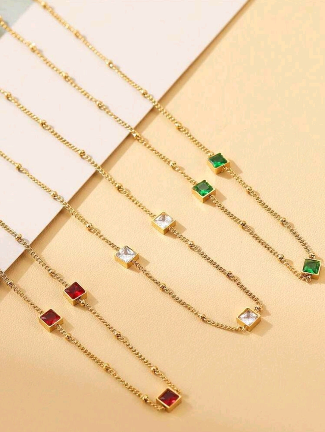 Rings, necklace, bracelet and earrings, rings, necklace, bracelet and earrings.