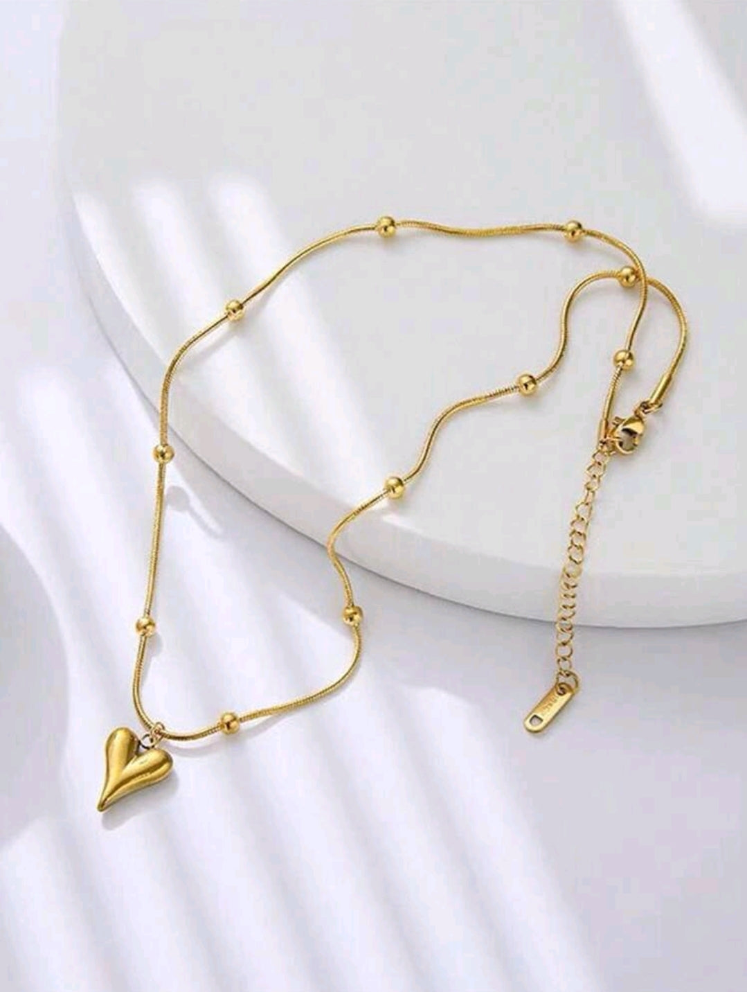 Rings, necklace, bracelet and earrings, rings, necklace, bracelet and earrings.