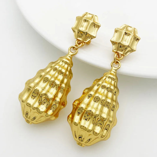 Rings, necklace, bracelet and earrings, rings, necklace, bracelet and earrings.