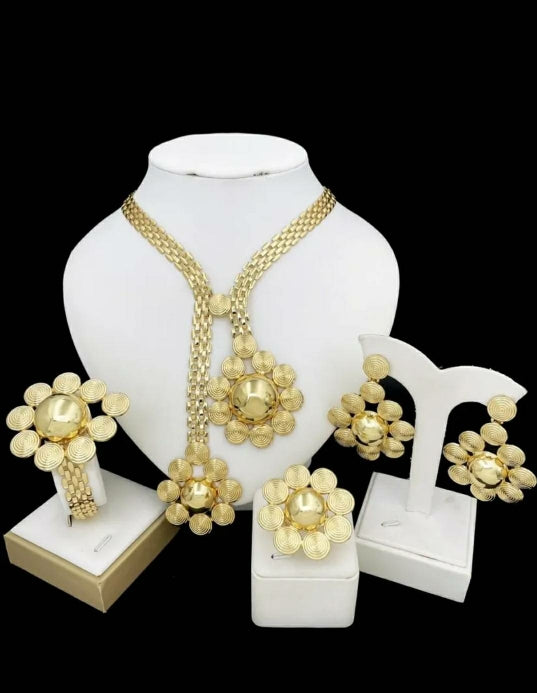 Rings, necklace, bracelet and earrings, rings, necklace, bracelet and earrings.