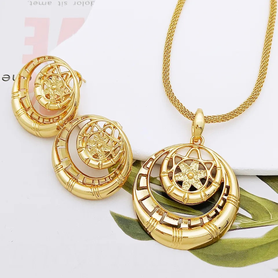 Rings, necklace, bracelet and earrings, rings, necklace, bracelet and earrings.