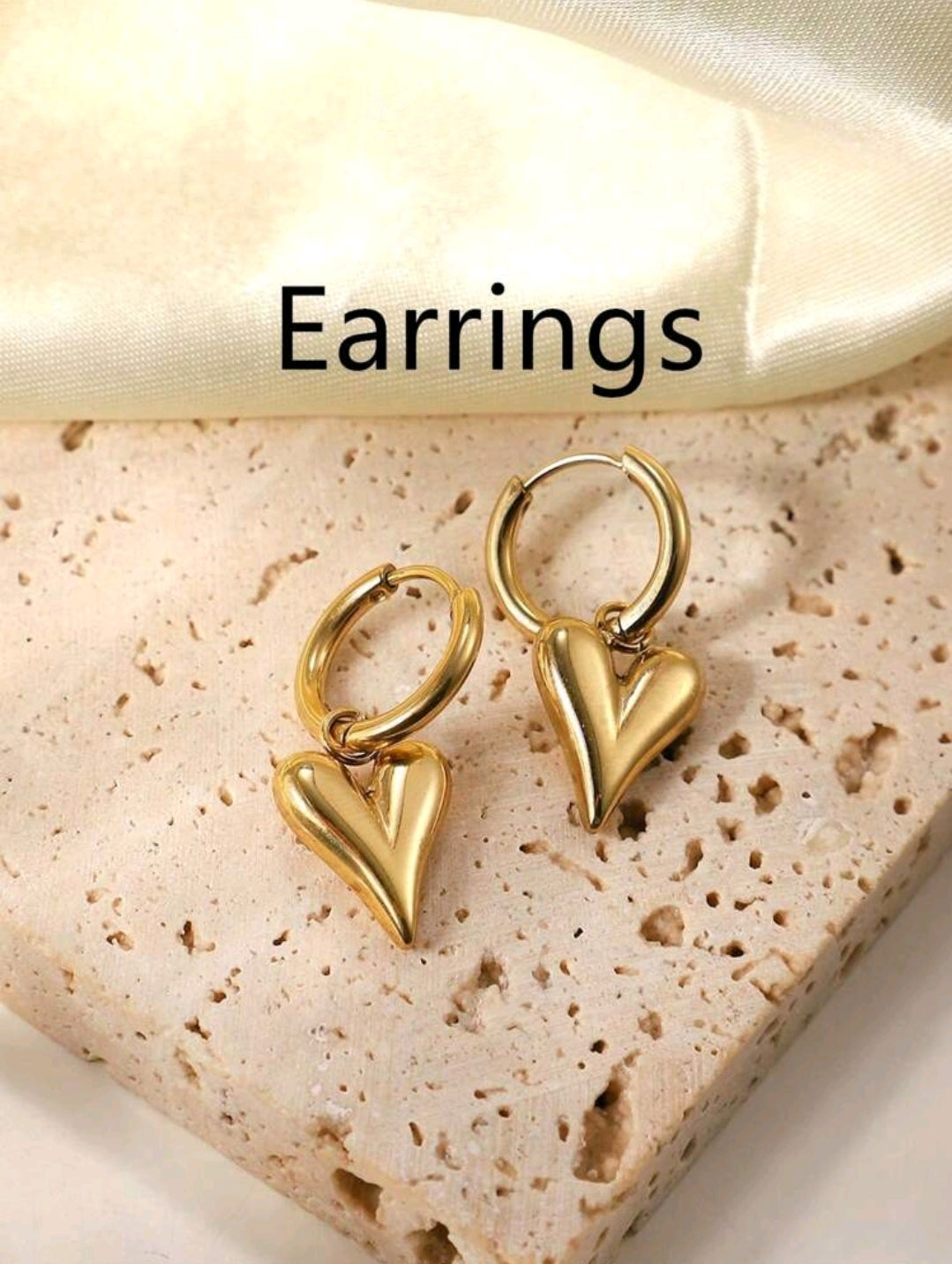 Rings, necklace, bracelet and earrings, rings, necklace, bracelet and earrings.