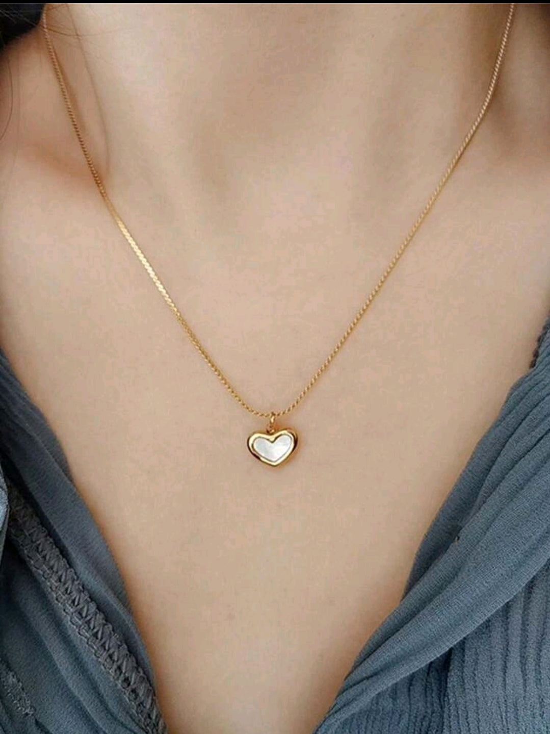 Rings, necklace, bracelet and earrings, rings, necklace, bracelet and earrings.
