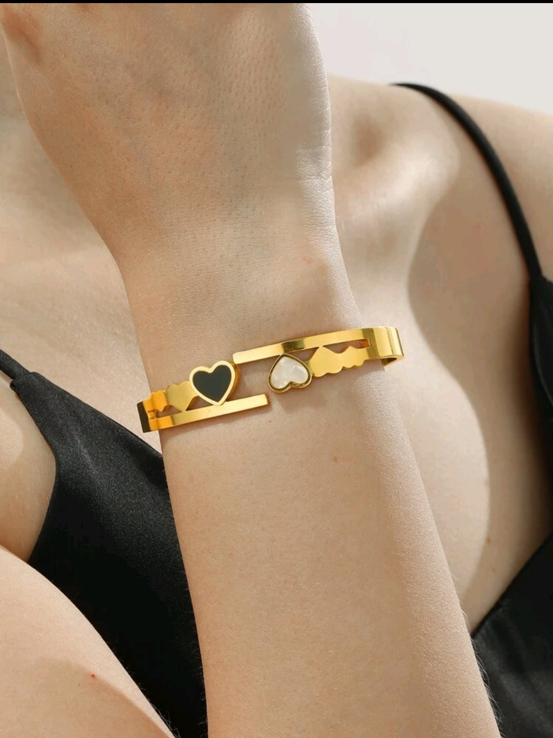 Rings, necklace, bracelet and earrings, rings, necklace, bracelet and earrings.