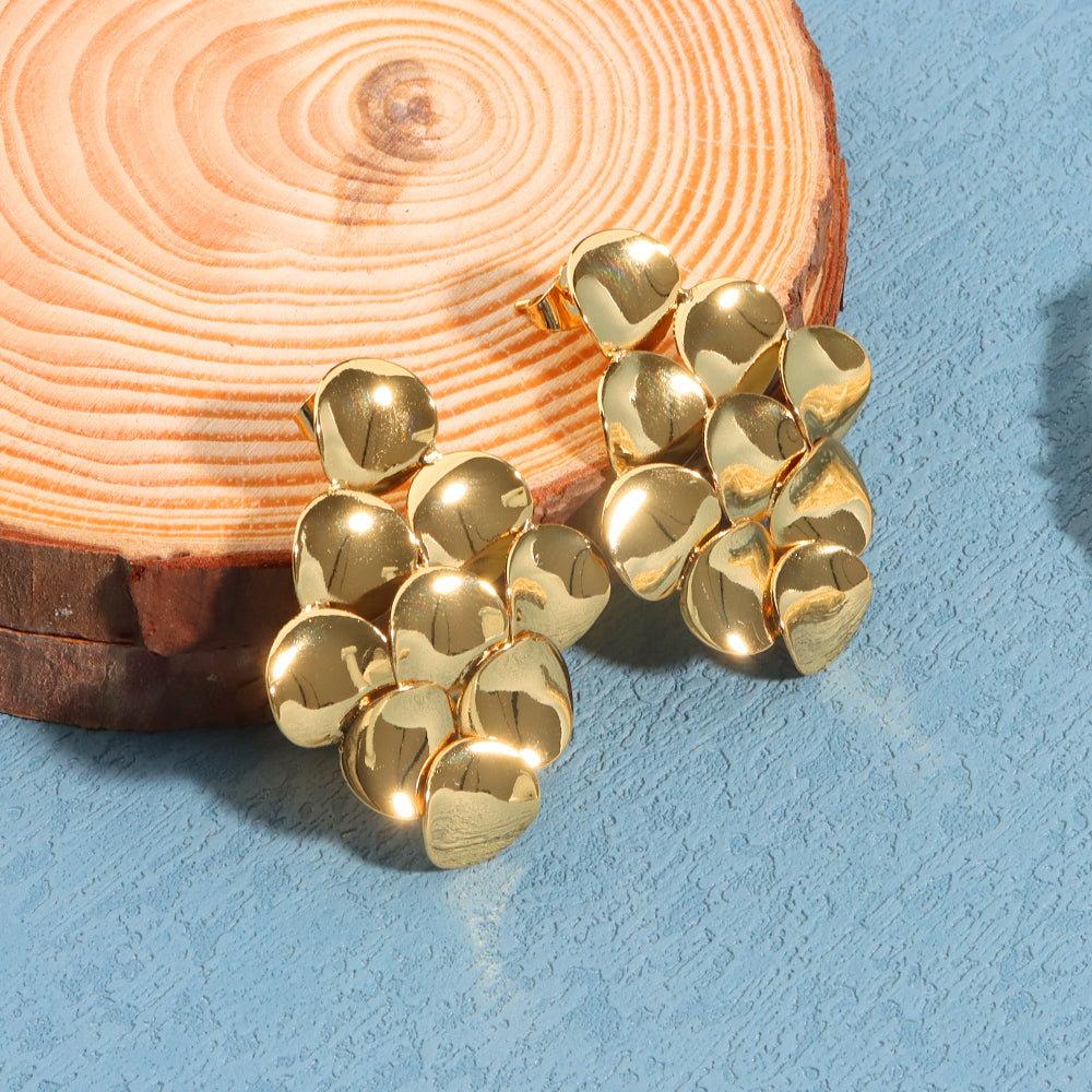 Rings, necklace, bracelet and earrings, rings, necklace, bracelet and earrings.