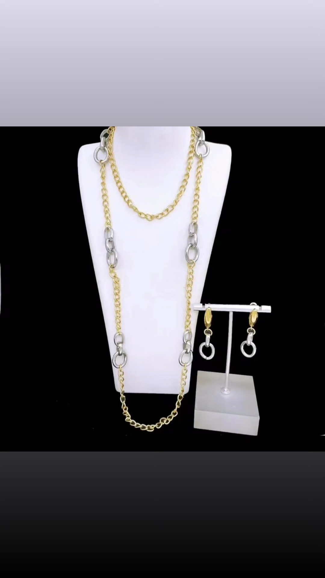 Rings, necklace, bracelet and earrings, rings, necklace, bracelet and earrings.