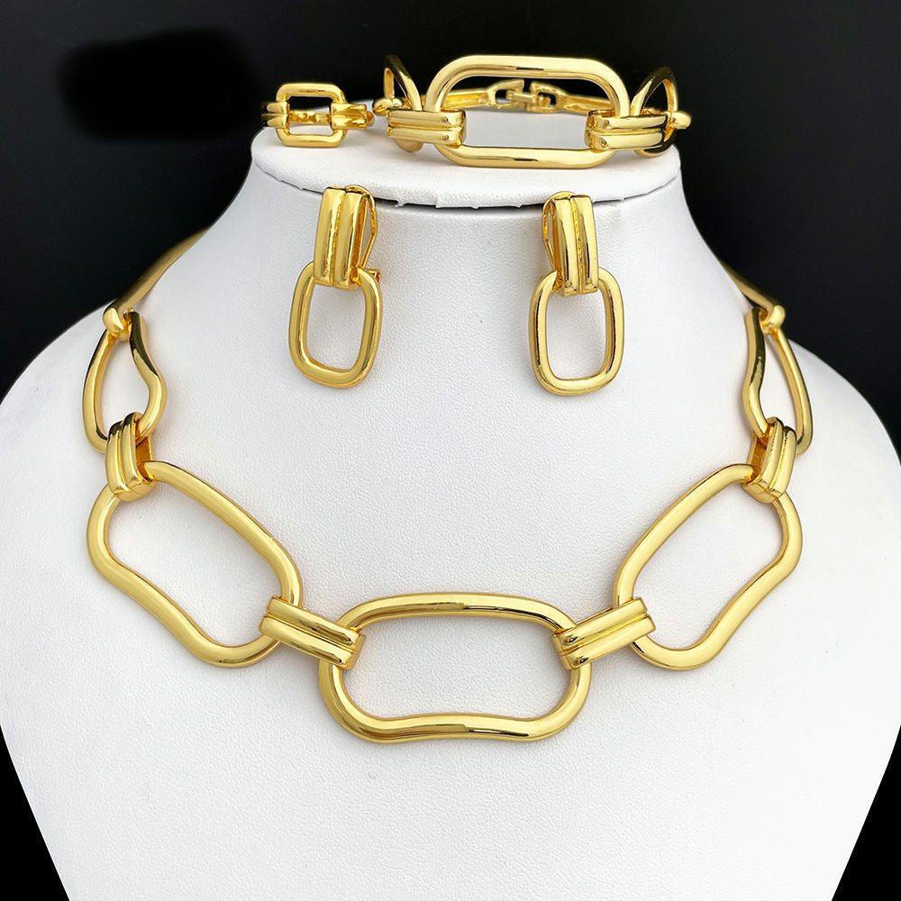Rings, necklace, bracelet and earrings, rings, necklace, bracelet and earrings.