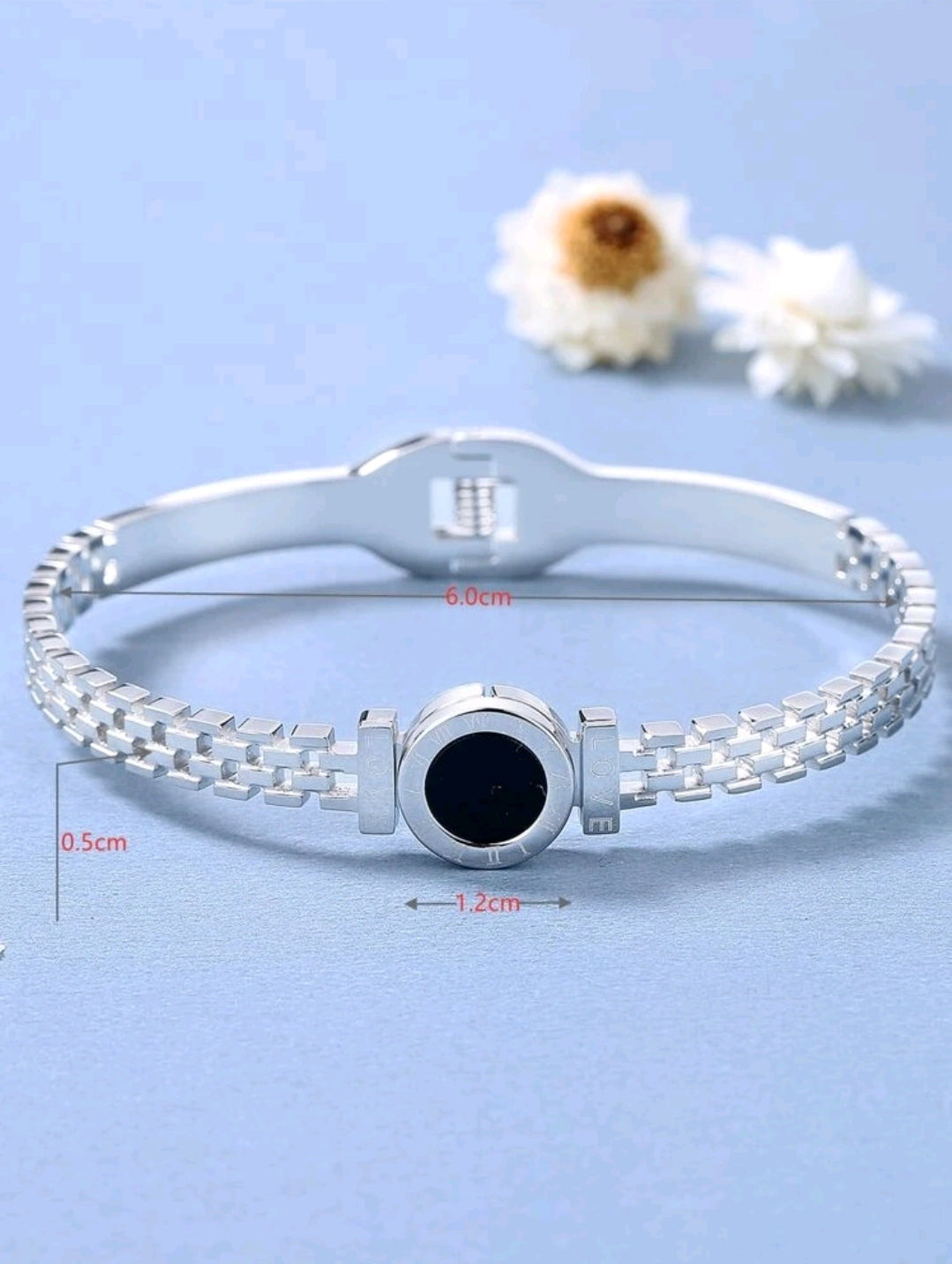 Rings, necklace, bracelet and earrings, rings, necklace, bracelet and earrings.