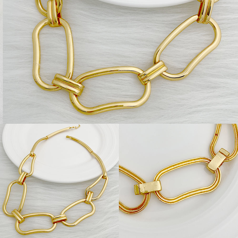 Rings, necklace, bracelet and earrings, rings, necklace, bracelet and earrings.