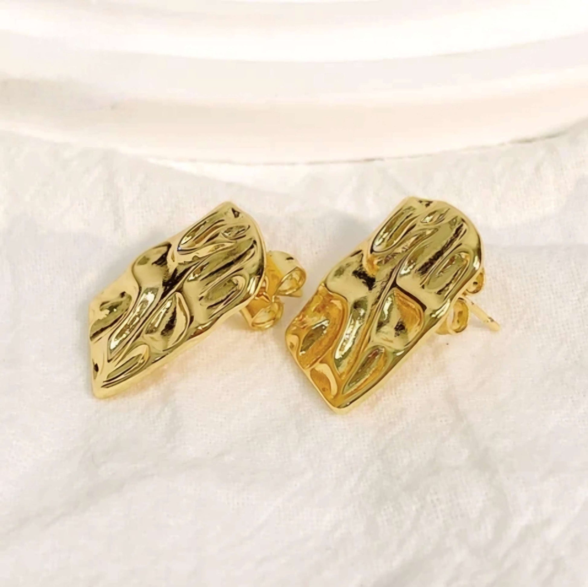 Rings, necklace, bracelet and earrings, rings, necklace, bracelet and earrings.