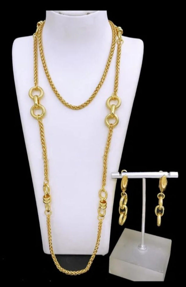 Rings, necklace, bracelet and earrings, rings, necklace, bracelet and earrings.