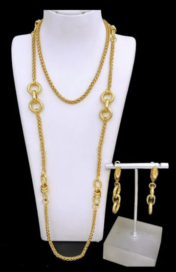 Rings, necklace, bracelet and earrings, rings, necklace, bracelet and earrings.
