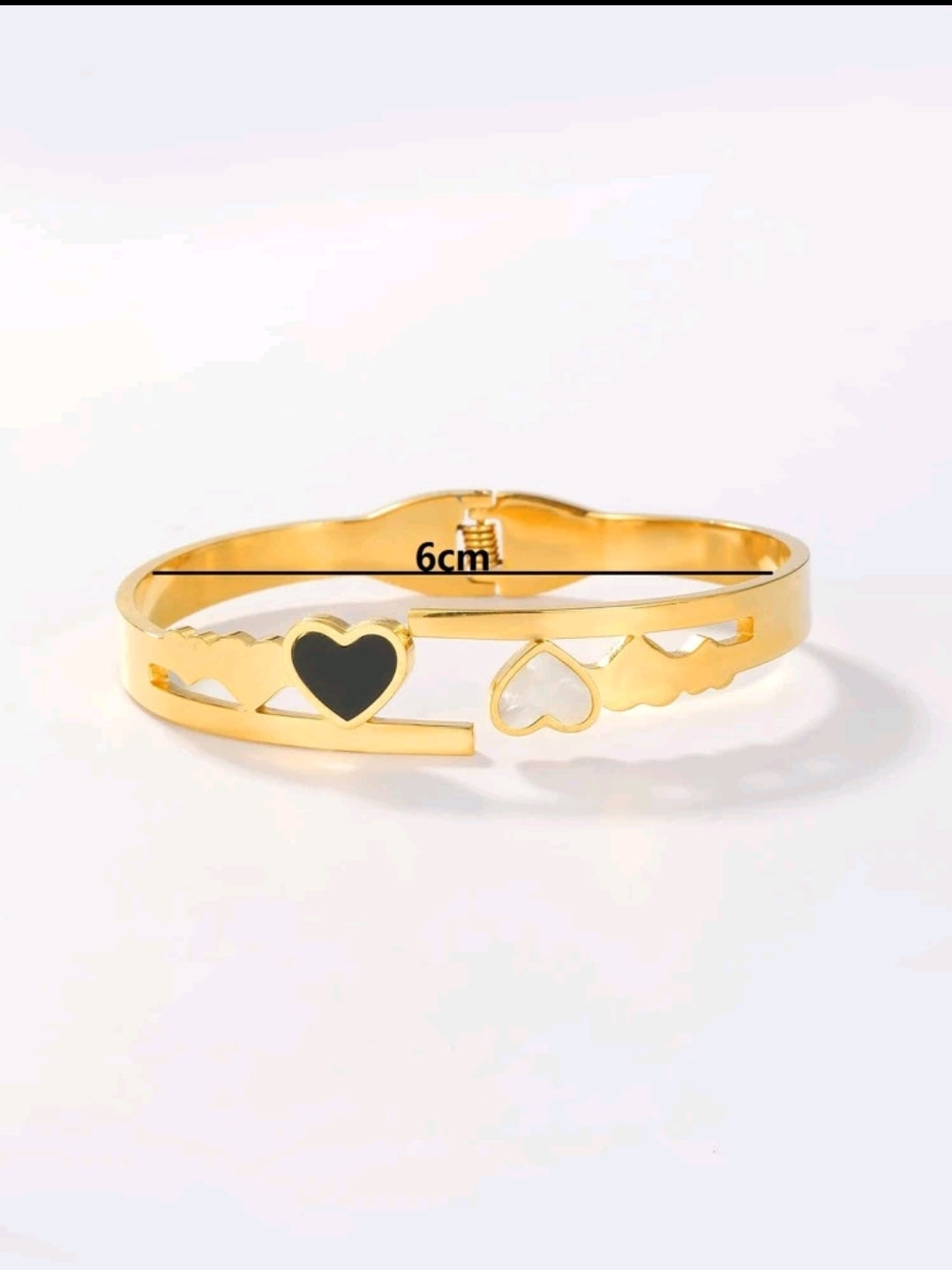 Rings, necklace, bracelet and earrings, rings, necklace, bracelet and earrings.