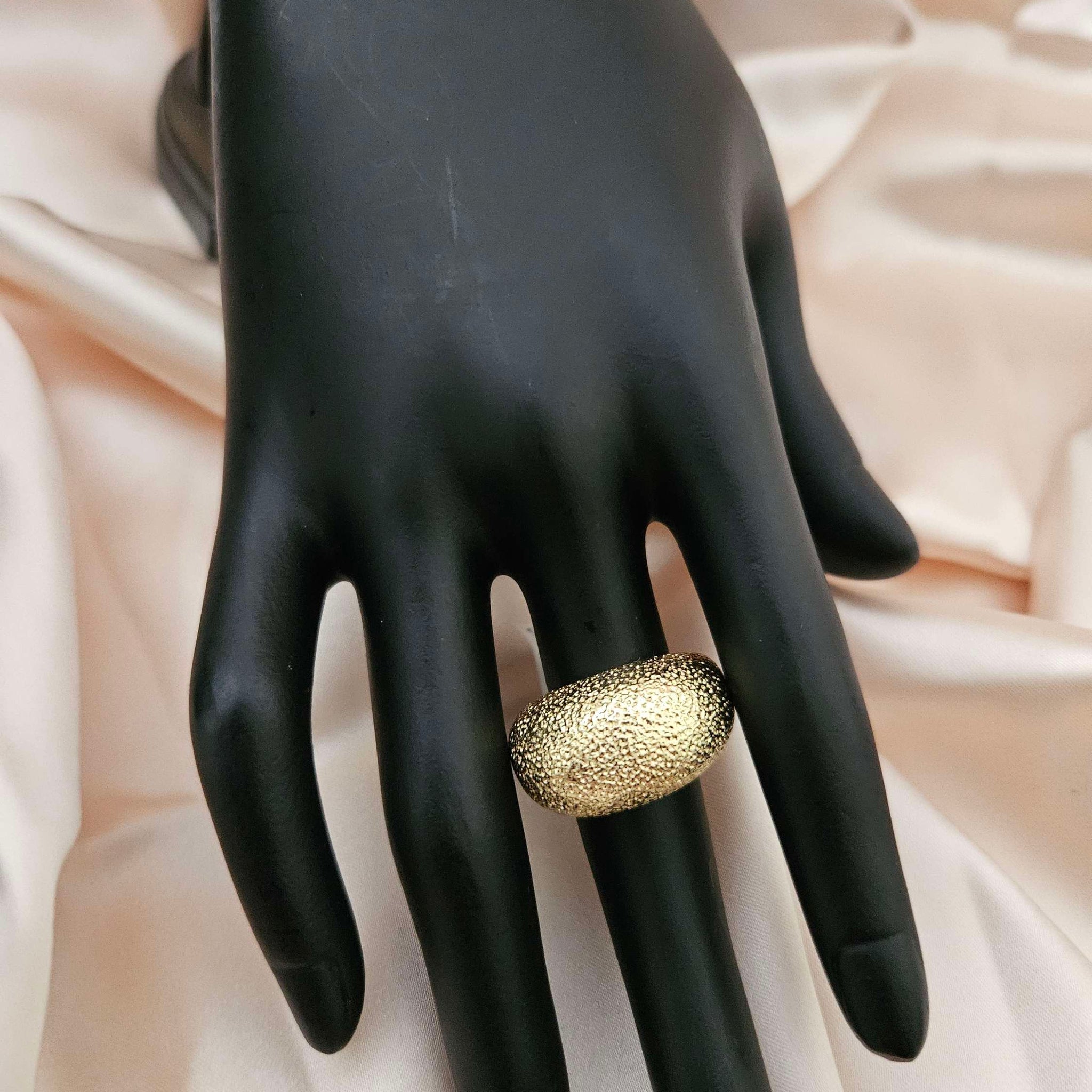 Rings, necklace, bracelet and earrings, rings, necklace, bracelet and earrings.