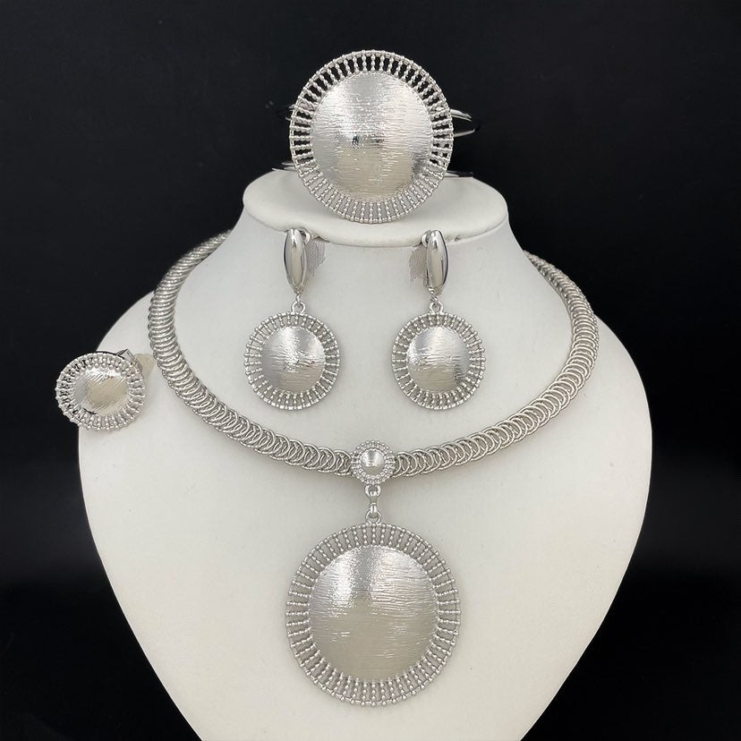 Rings, necklace, bracelet and earrings, rings, necklace, bracelet and earrings.