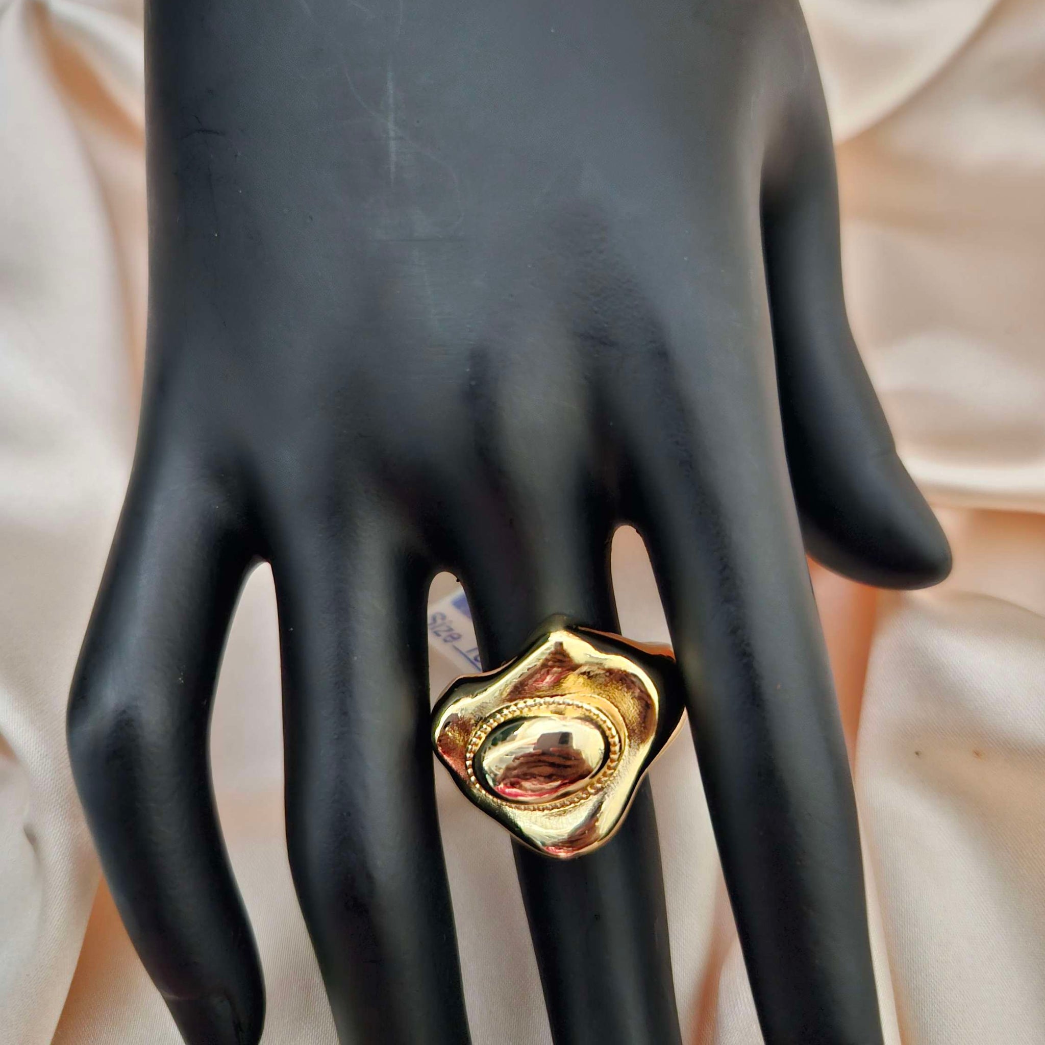 Rings, necklace, bracelet and earrings, rings, necklace, bracelet and earrings.