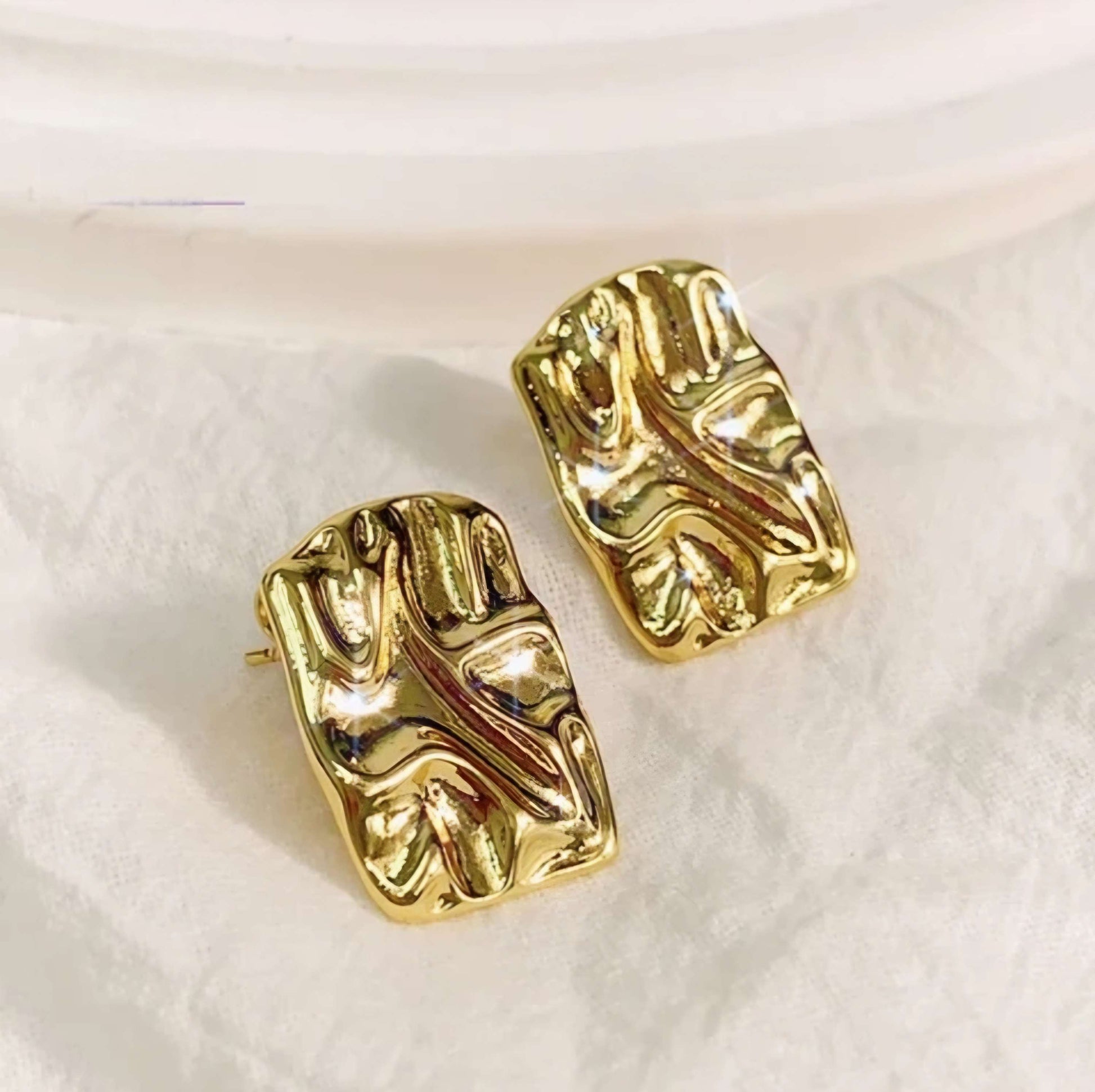 Rings, necklace, bracelet and earrings, rings, necklace, bracelet and earrings.