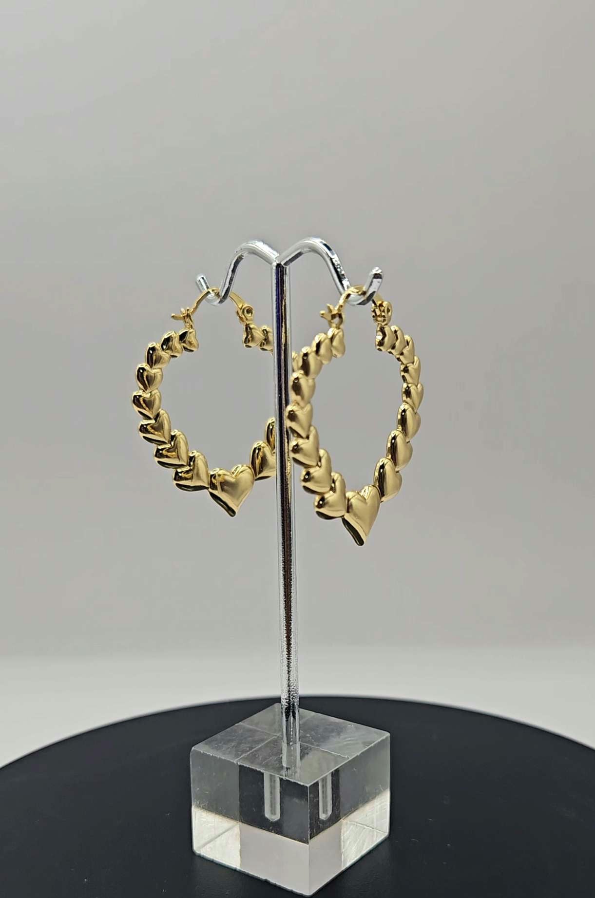 Rings, necklace, bracelet and earrings, rings, necklace, bracelet and earrings.