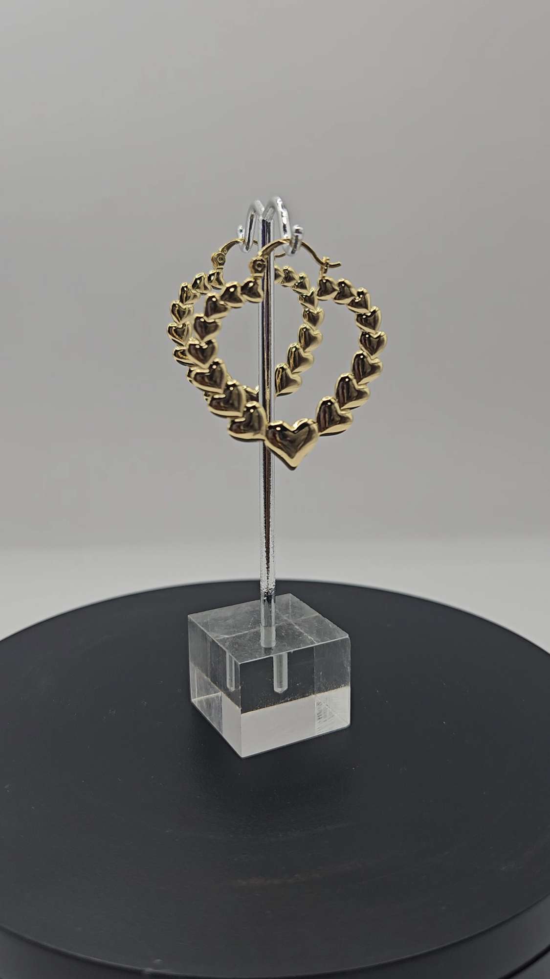 Rings, necklace, bracelet and earrings, rings, necklace, bracelet and earrings.