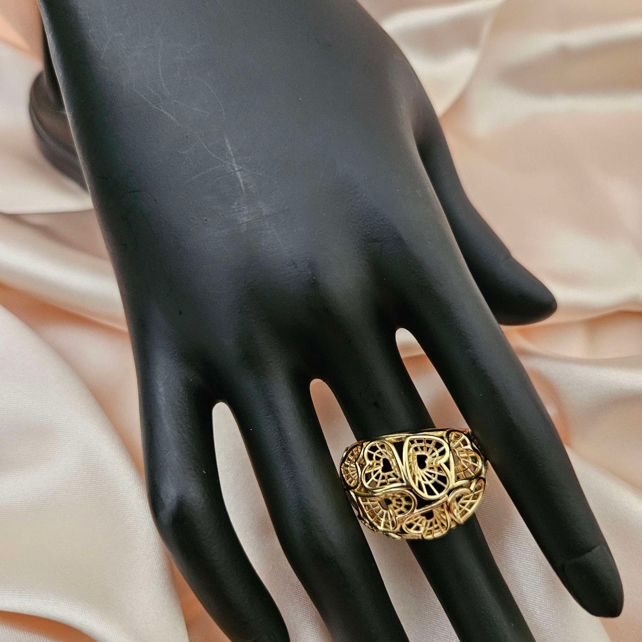 Rings, necklace, bracelet and earrings, rings, necklace, bracelet and earrings.