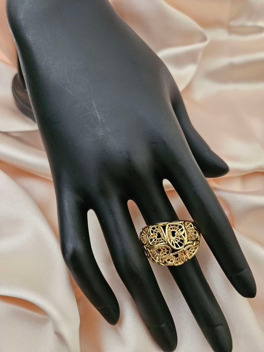 Golden Elegance Filigree Ring