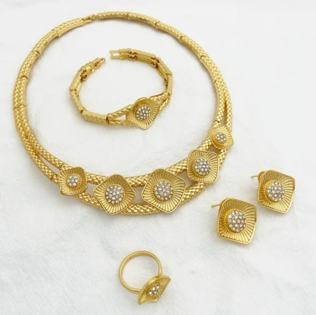 Rings, necklace, bracelet and earrings, rings, necklace, bracelet and earrings.