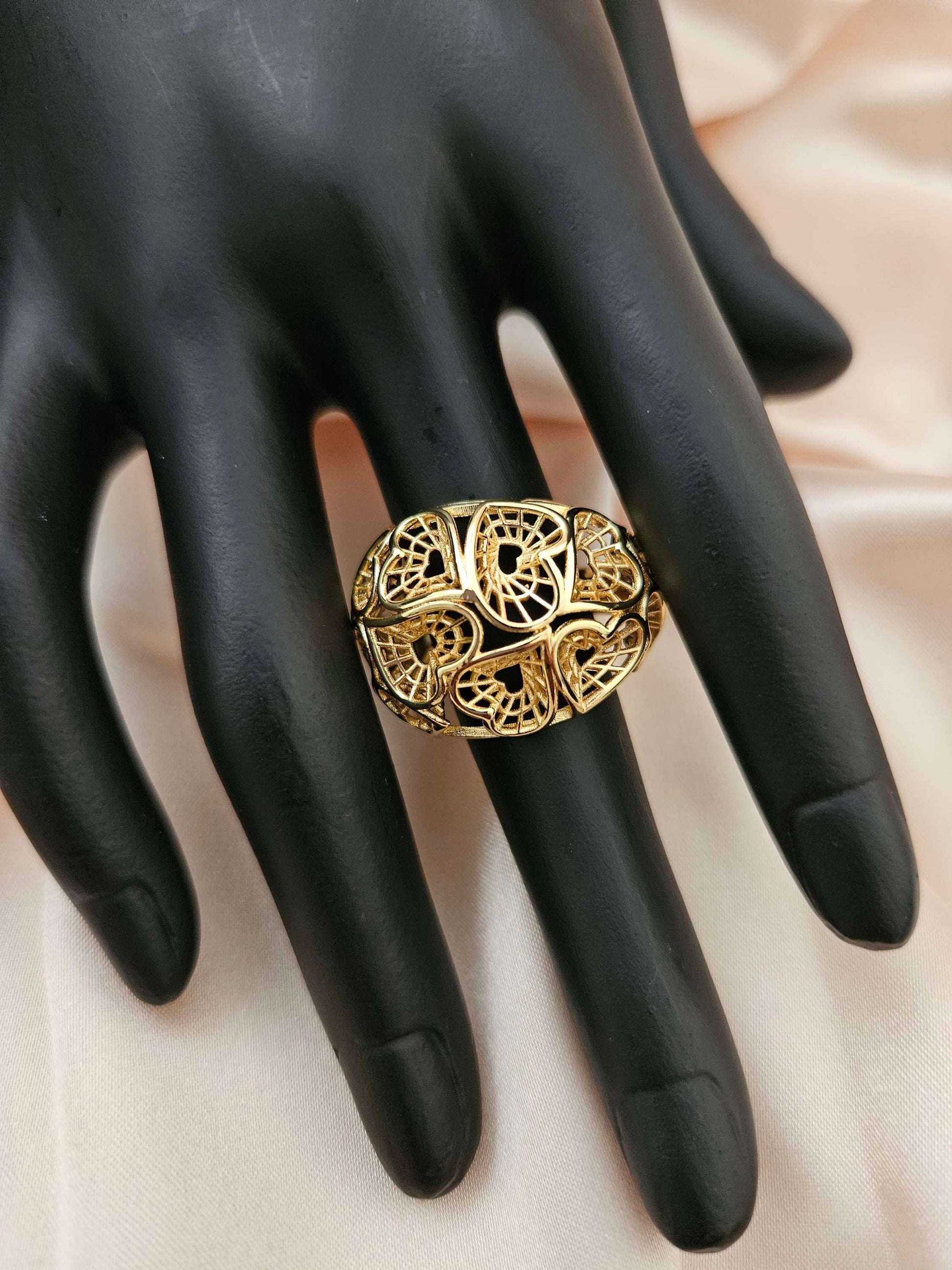 Rings, necklace, bracelet and earrings, rings, necklace, bracelet and earrings.
