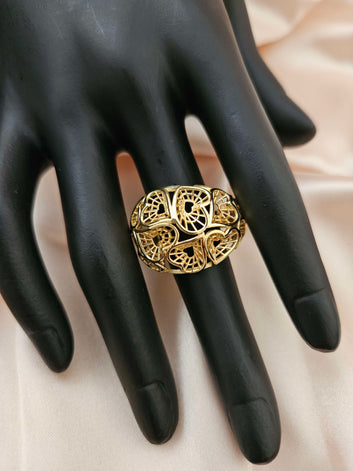 Golden Elegance Filigree Ring