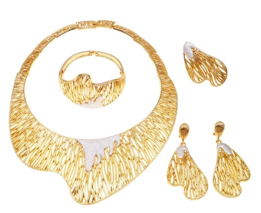 Rings, necklace, bracelet and earrings, rings, necklace, bracelet and earrings.
