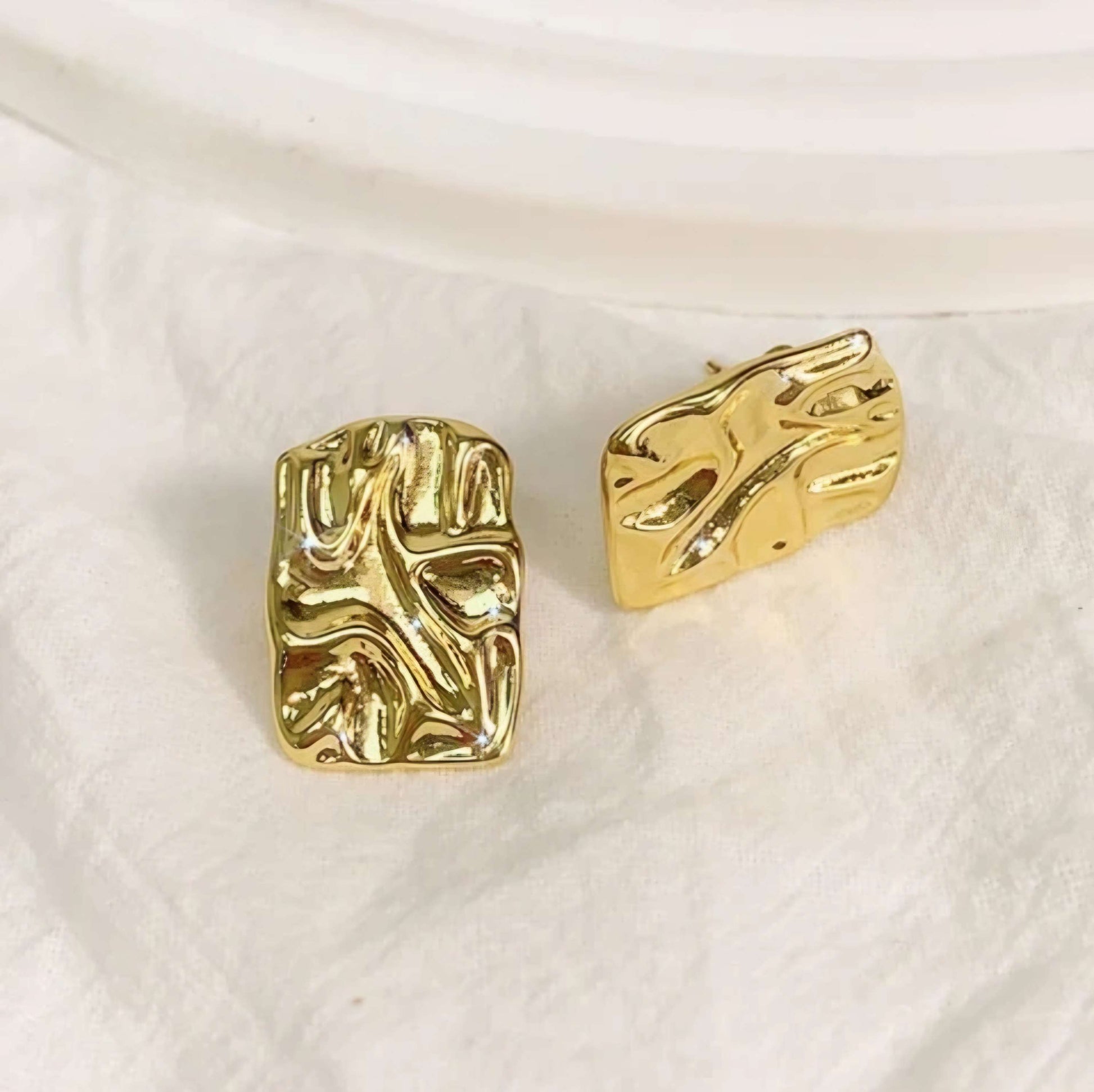 Rings, necklace, bracelet and earrings, rings, necklace, bracelet and earrings.