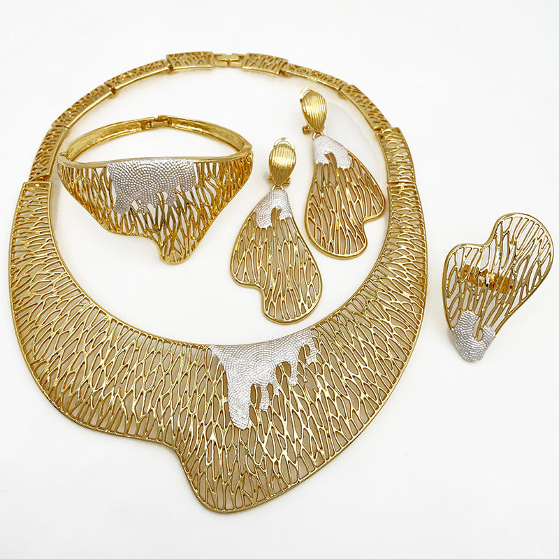 Rings, necklace, bracelet and earrings, rings, necklace, bracelet and earrings.