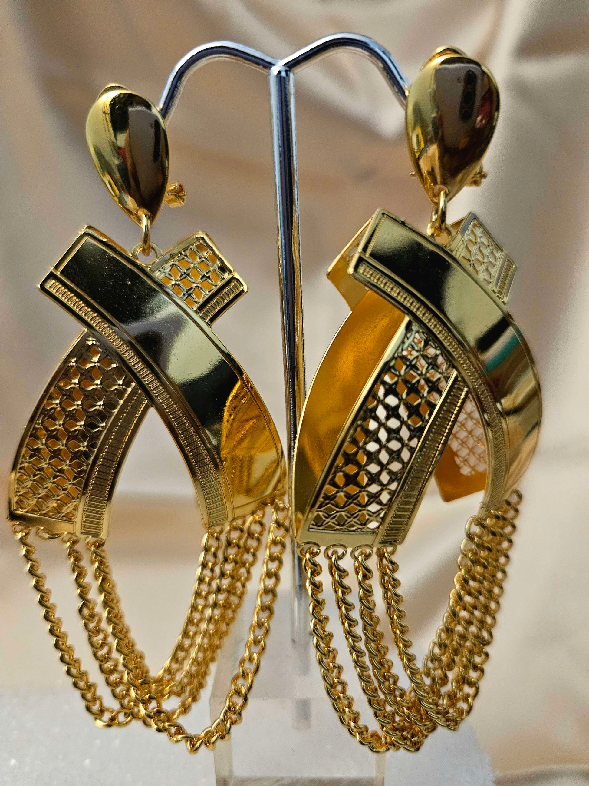 Rings, necklace, bracelet and earrings, rings, necklace, bracelet and earrings.