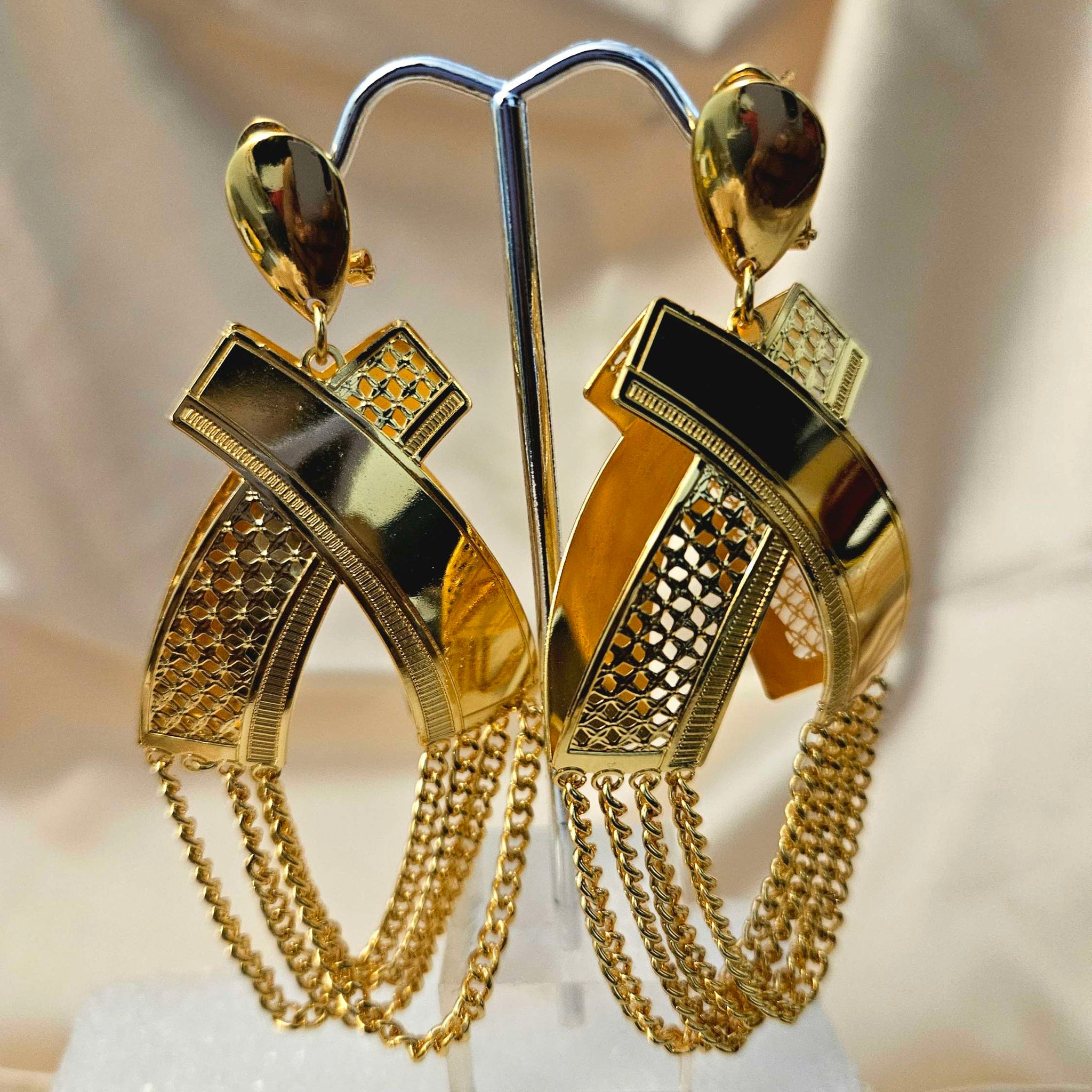 Rings, necklace, bracelet and earrings, rings, necklace, bracelet and earrings.