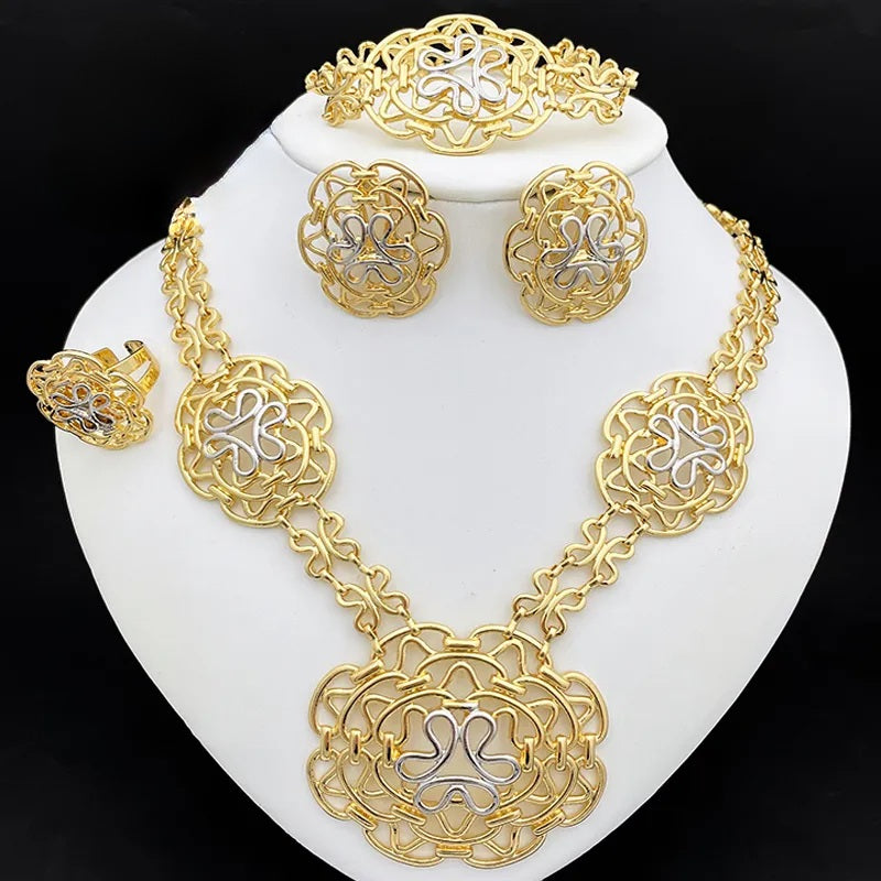 Rings, necklace, bracelet and earrings, rings, necklace, bracelet and earrings.