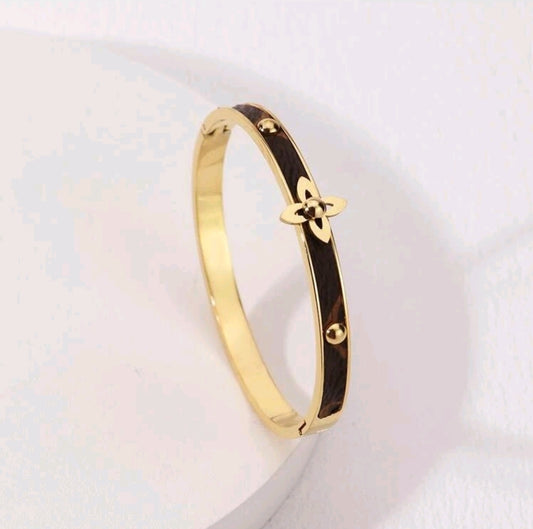 Flower Decor Stainless Steel Bangle