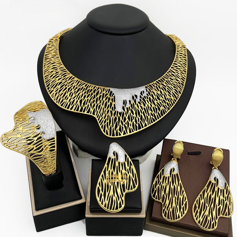 Rings, necklace, bracelet and earrings, rings, necklace, bracelet and earrings.