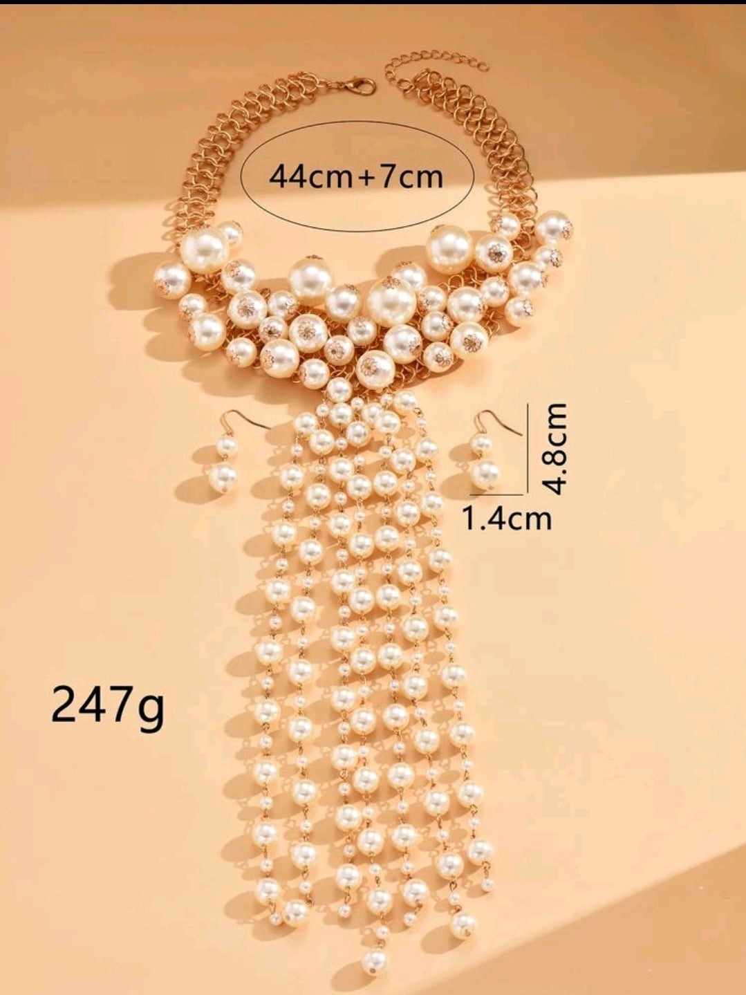 Rings, necklace, bracelet and earrings, rings, necklace, bracelet and earrings.